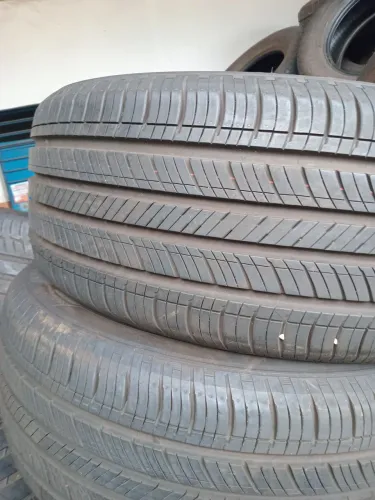 Pneu novo 235/50/19.valor 700 reais cada um.