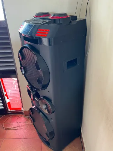Caixa de Som Philco com Design Moderno