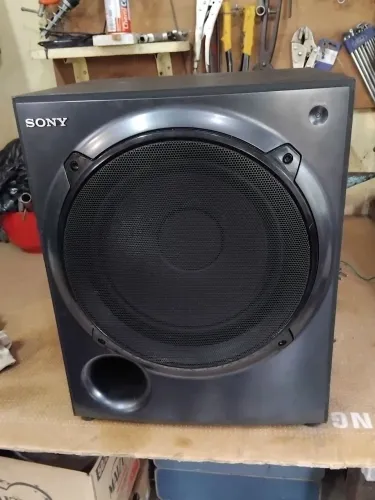 Caixa de som ativa Sony. Ver descrição.