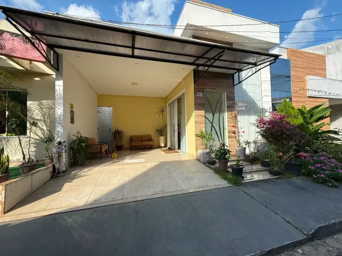 Casa de Alto Padrão no Condomínio Lion Ville | 245 m² | 3 Suítes | Piscina Privativa e Áre