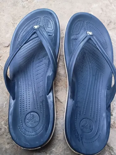 Sandália crocs original azul semi nova N°42 em bom estado não faço entrega