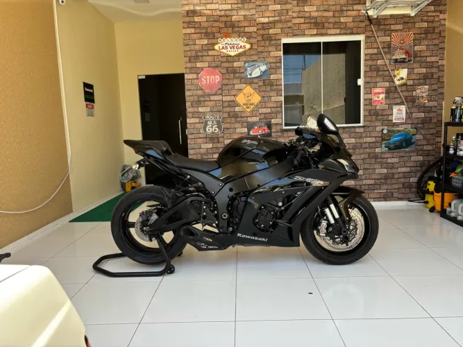 Kawasaki ZX10R em estado de zero, perfeita sem detalhes