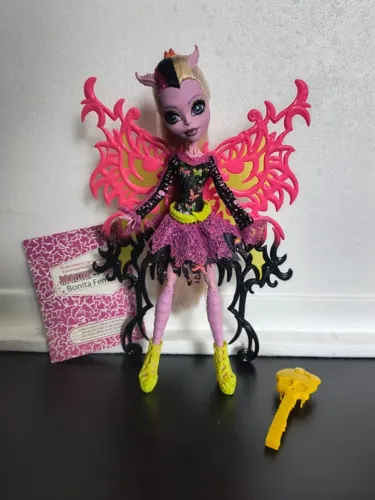 Bonita Femur Básica Freaky Fusion Monster High