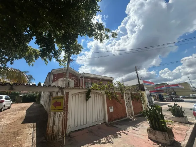 CASA COMERCIAL OU RESIDENCIAL COM EXCELENTE LOCALIZAÇÃO PRÓXIMO A CLINICAS