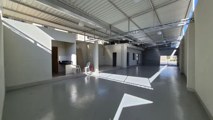 Loja centro de São José, muita visibilidade, reformado excelente para loja automotiva
