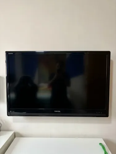 TV Toshiba 32" (Usada) - Ótima imagem, acompanha cabo de energia.