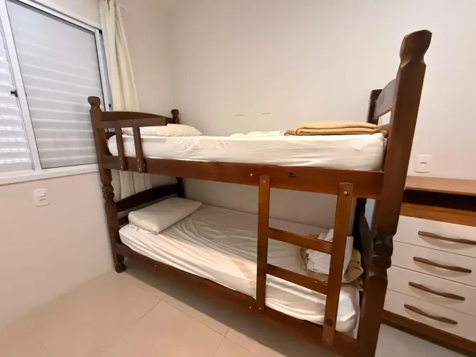 Beliche de madeira maciça