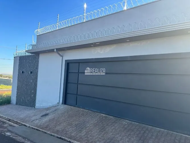 Casa Alto Padrão à Venda no Parque das Flores em Aramina