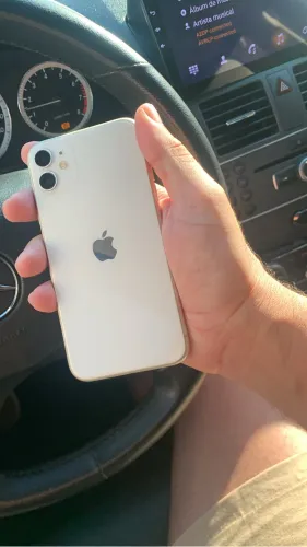 IPHONE 11 64GB BRANCO PÉROLA ( Detalhe câmera frontal )