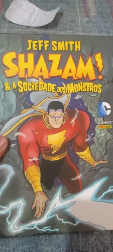 Shazam e A Sociedade dos Monstros. DC.