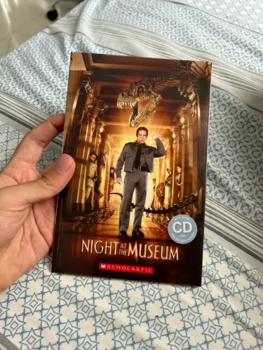 Livro educativo em inglês - Night at the Museum