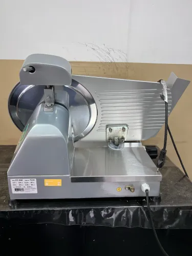 Máquina de cortar frios IFM CFI 300 - seminova, bivolt, pronta para uso
