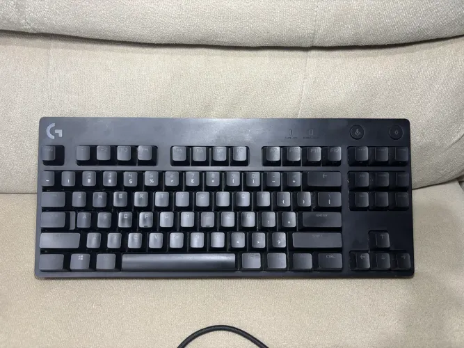 Teclado Gamer Logitech G Pro - Compacto | Alta Performance
