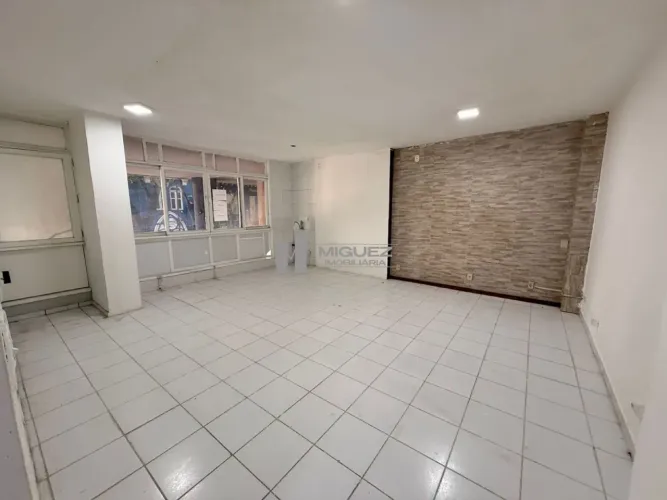 SOBRE LOJA À VENDA - RUA FARANI COM 36M². EXCELENTE LOCALIZAÇÃO!