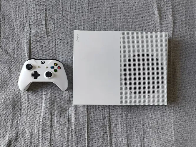 Xbox One S Revisado com 1 game e garantia de 90 dias