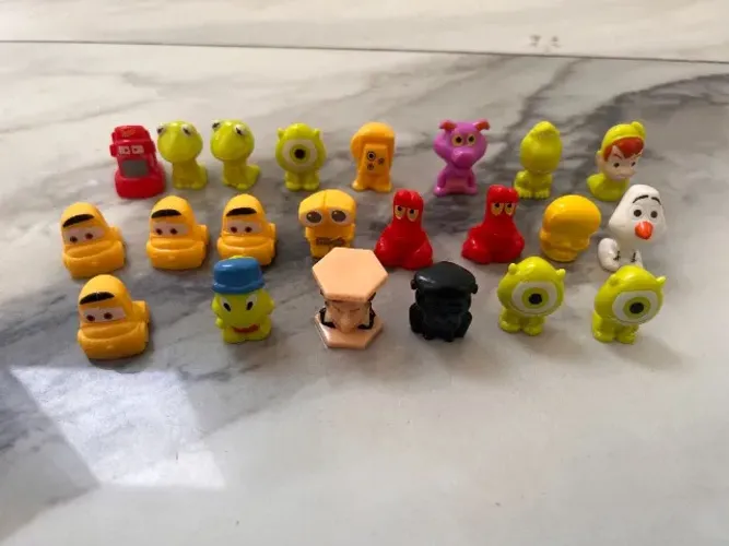 Lote Bonecos Colecionáveis Disney Gogos Max Steel e Mario