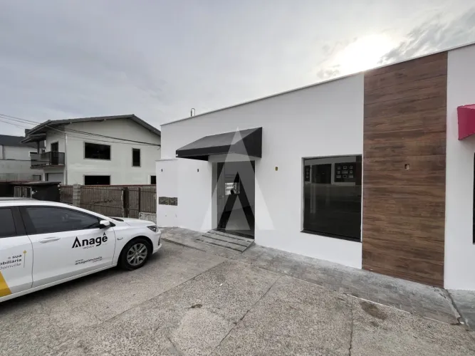 Loja comercial no bairro Itaum, Joinville, com 73 m².