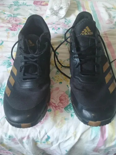 Tênis Adidas