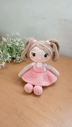 Boneca Pequena em Amigurumi/ Crochê