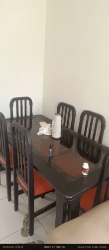 Mesa de 6 cadeiras de madeira