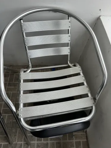 Cadeiras de alumínio