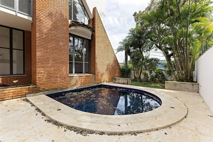 Casa com piscina na Vila Madalena