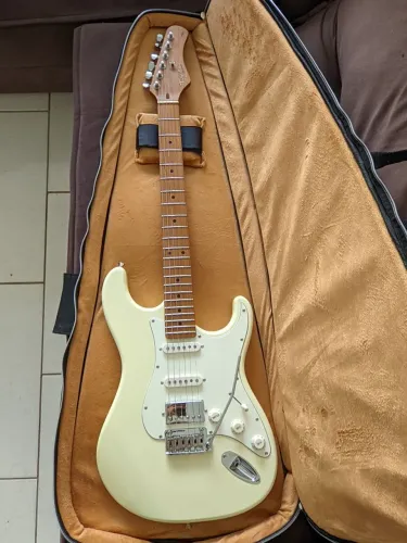 Guitarra Stratocaster Tagima T-640 HSS Roasted Maple Olympic White