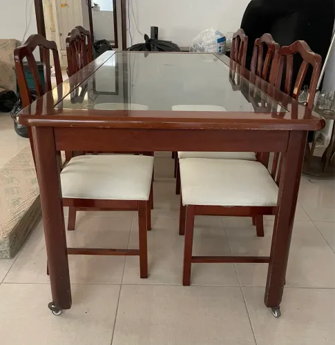 Mesa de jantar em madeira com tampo de vidro + 6 cadeiras