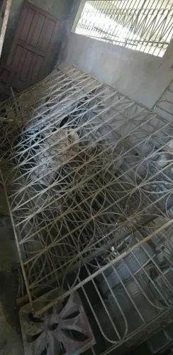 Portão de Ferro e Grade Reforçada - Bom Estado