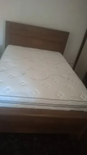 Cama de casal com colchão semi novo