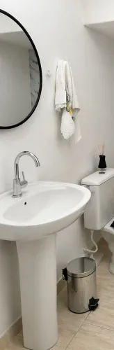 Pia de banheiro com coluna