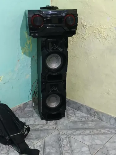 Vendo um som Panasonic para retirada de peças quem quiser ajeitar ele dá para ajeitar