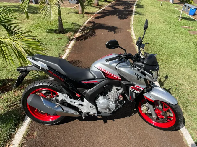 CB 250 F
