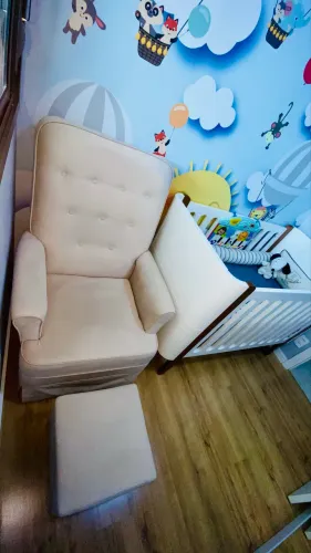 Poltrona Amamentação Julia com Puff e Balanço Gariani