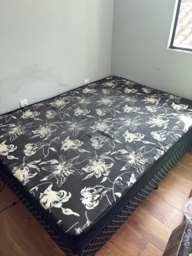 Cama casal conjugada pouco usada