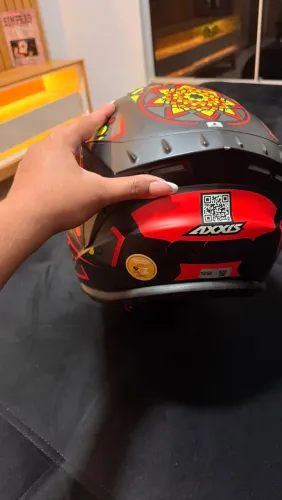 Vendo capacete, novo sem marcas de uso