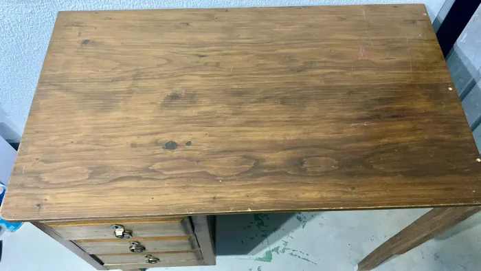 Vende-se mesa de madeira maciça
