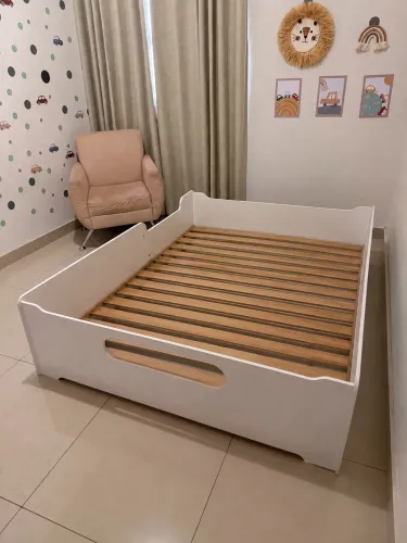 Cama casal montessoriana