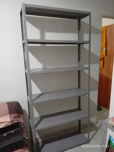 ESTANTE DE AÇO COM 6 PRATELEIRAS - R$ 150