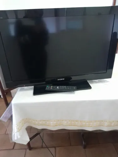 TV  Digital com Tela de Cristal SONY 32 polegadas Semi Nova.