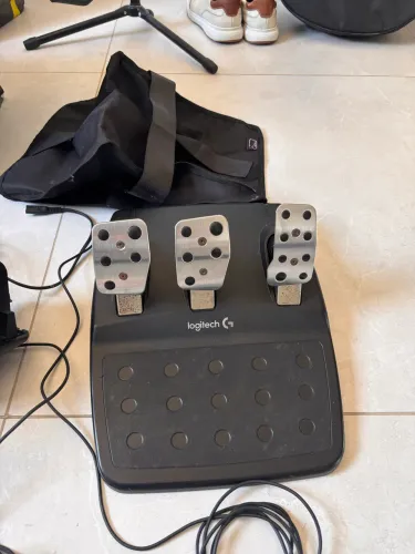 Volante g920 semi novo vem com capa e  câmbio 