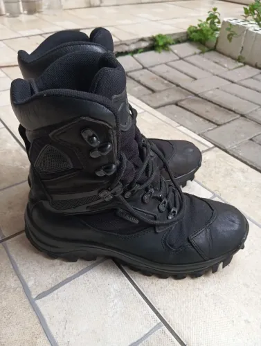 Bota Coturno Invictus 39 impermeável 