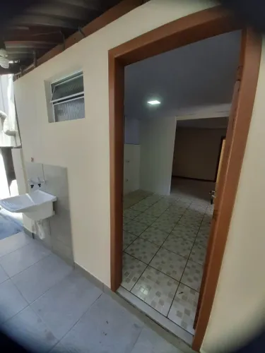 Imóvel com sala, cozinha e dois quartos. Bairro Garcia, próximo à Supermercado Carol