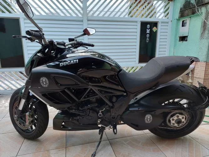 VENDO MOTO DUCATI