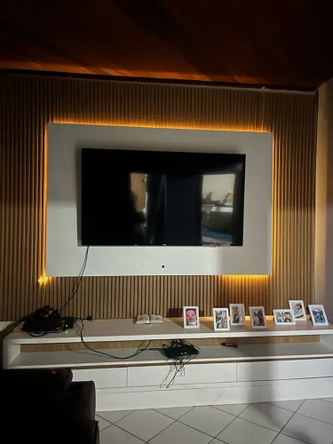 Painel e Rack de sala