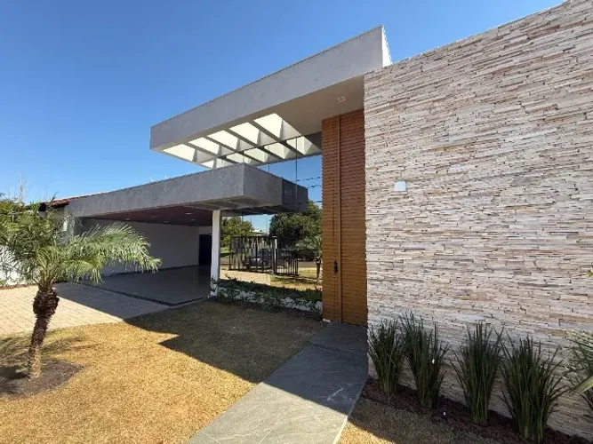 Casa Alto Padrão com Fundo para Área Verde - Exclusividade e Sofisticação em Localização P
