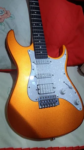 Vendo guitarra e pedaleira nova