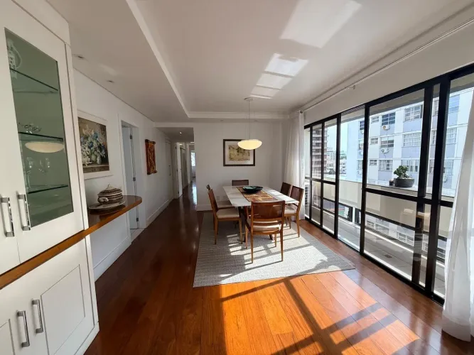 Apartamento de 3 dormitórios à venda no Centro