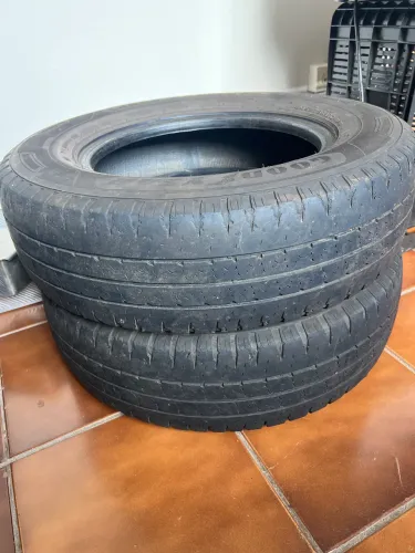 São 2 pneus Goodyear