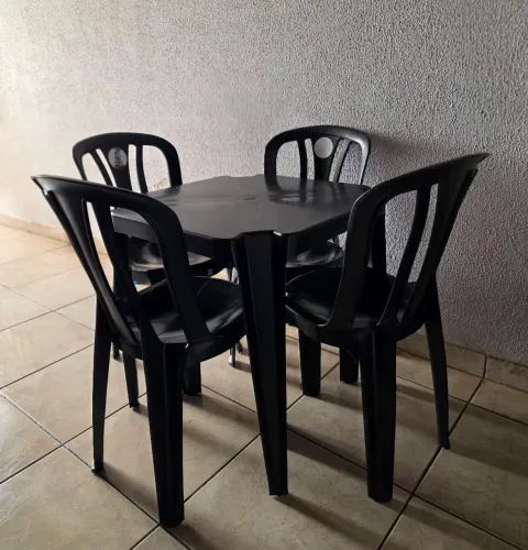 Mesa com cadeiras